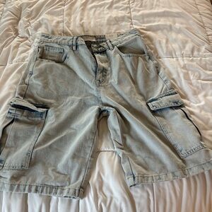 Soho Apparel Men's Cargo Shorts in Light Denim